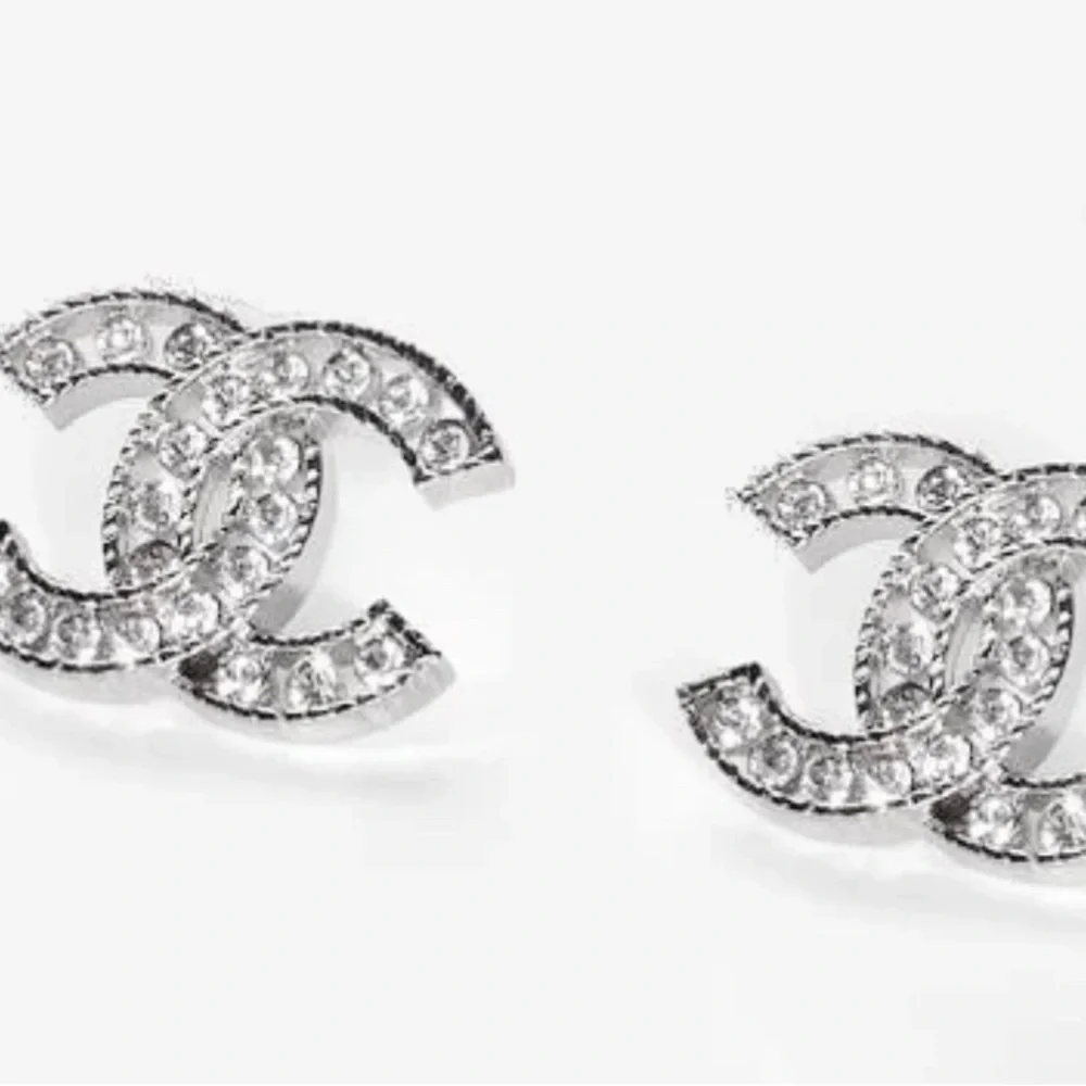 Absolutely stunning cc earrings brand new, rare and collectible. Must have! - Picture 13 of 13